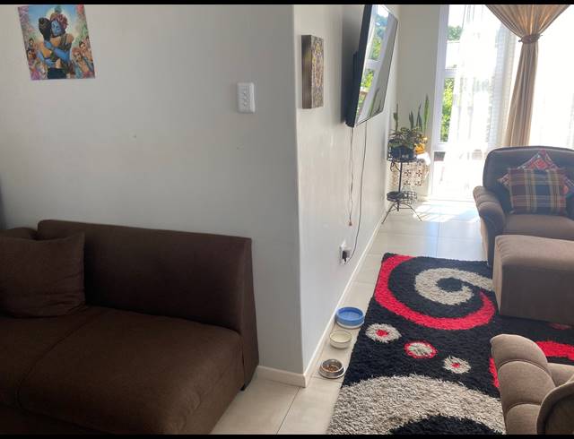 3 BEDROOM TOWNHOUSE RENTED IN CLARENDON